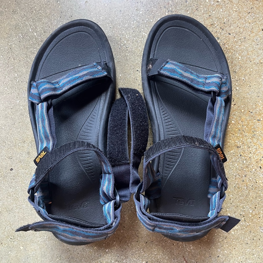 Teva - Men’s size 10 - Hurricane XLT2 sandals - blue wave straps - NWOT